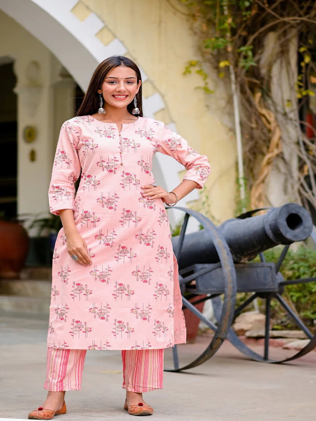 Women'S Coral Pink & Golden Printed Kurta With Palazzos