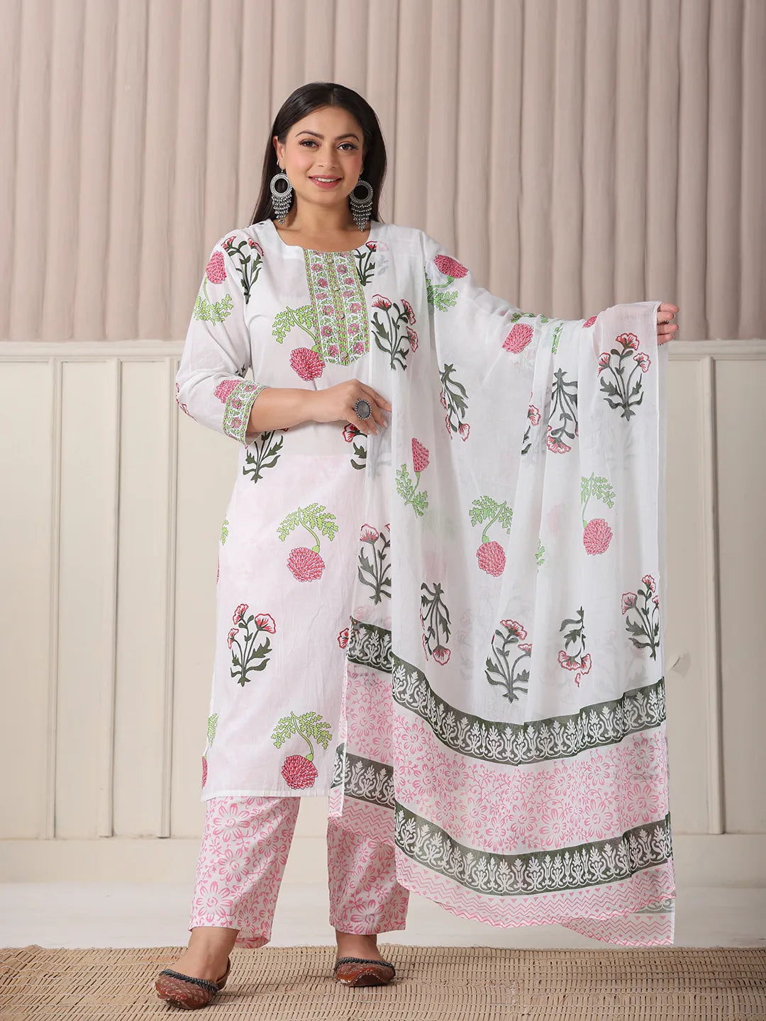 Women White Floral Printed Cotton Kurta With Buttons