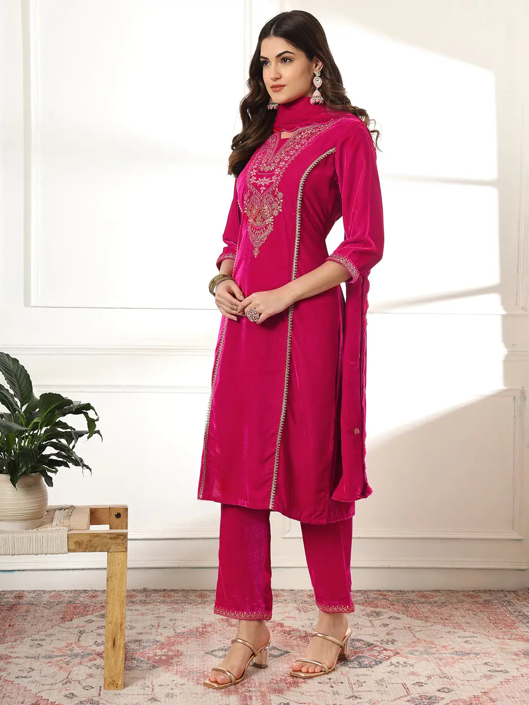 Velvet Pink Kurta Dupatta Set With Embroidery