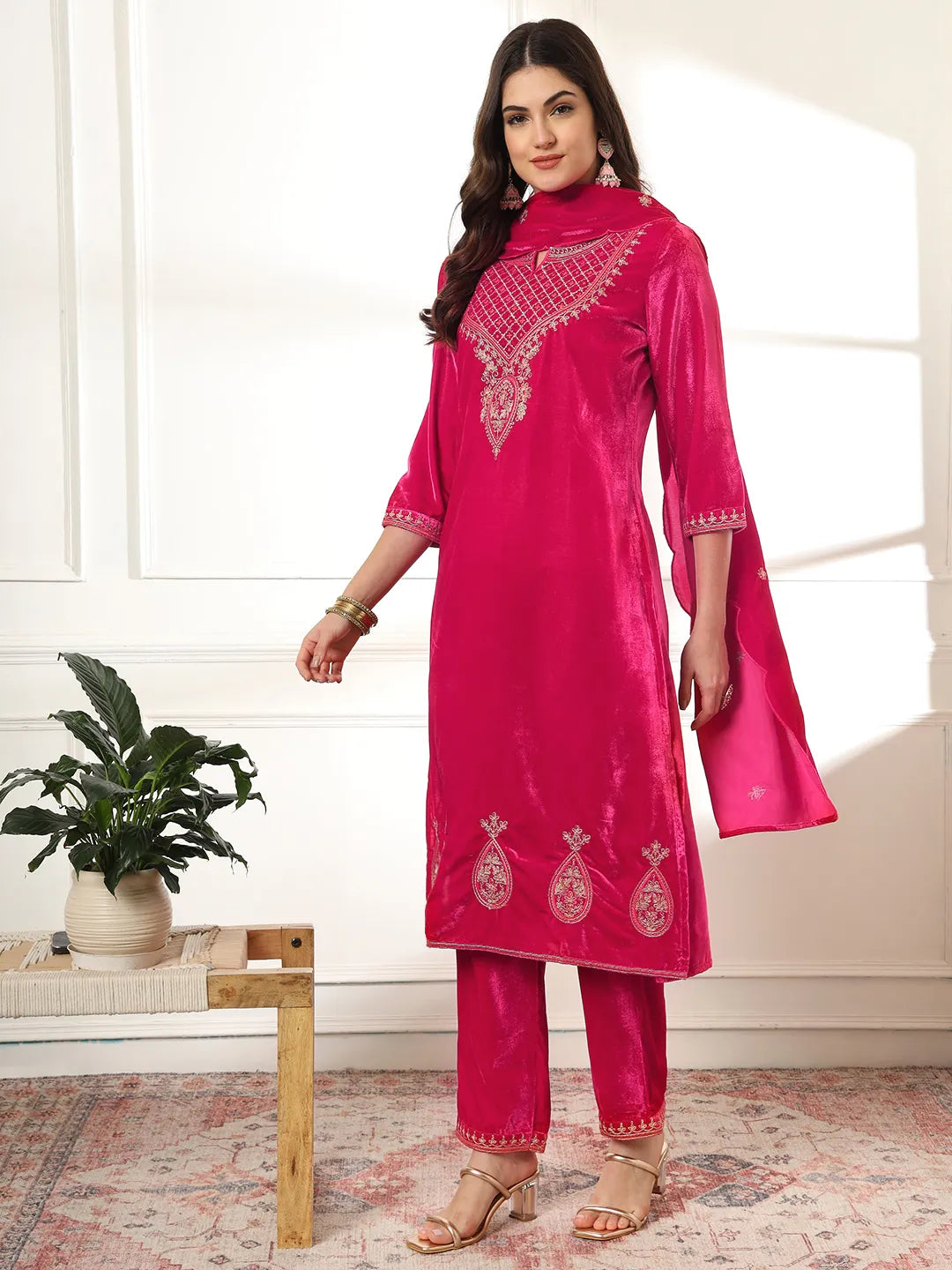 Pink Velvet Kurta Dupatta Set With Embroidery