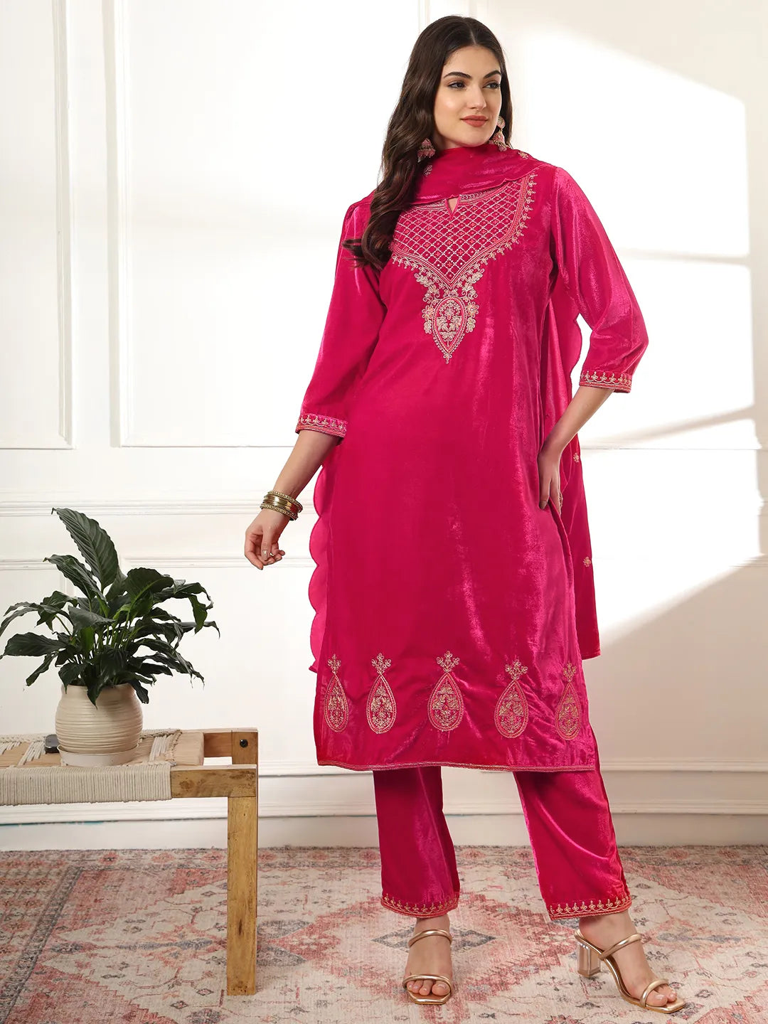 Pink Velvet Kurta Dupatta Set With Embroidery