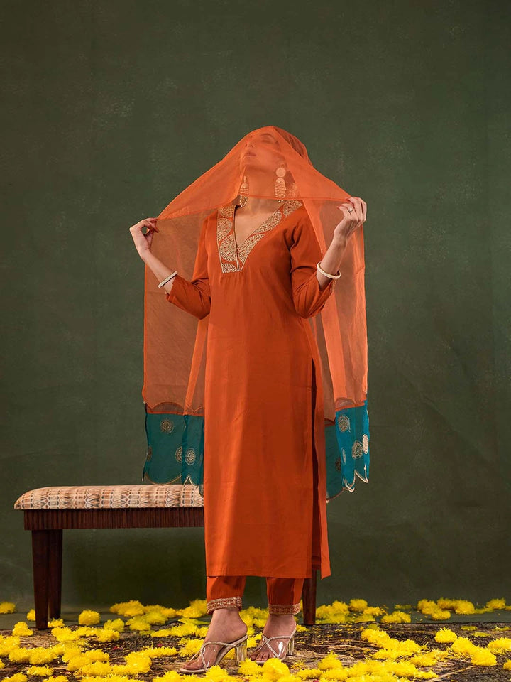 Orange Silk Blend Kurta Set With Embroidery