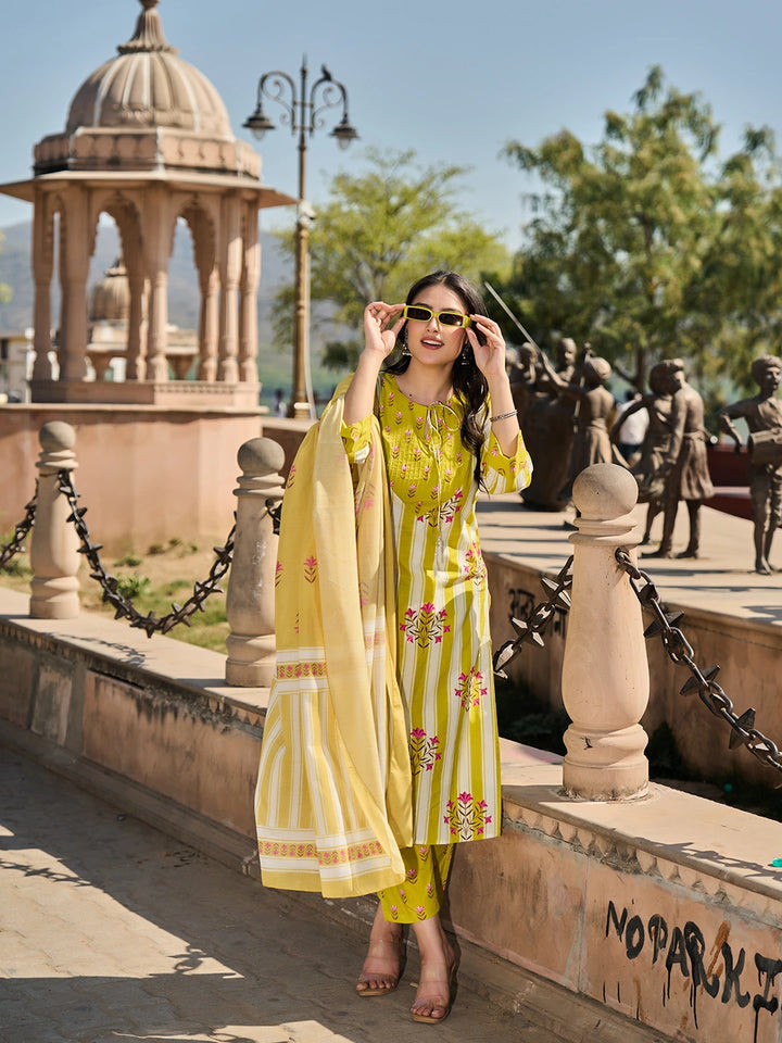 Yellow And White Floral-Printed Yoke With Vertical Pintuck Detailing Kurta Trouser Dupatta Set