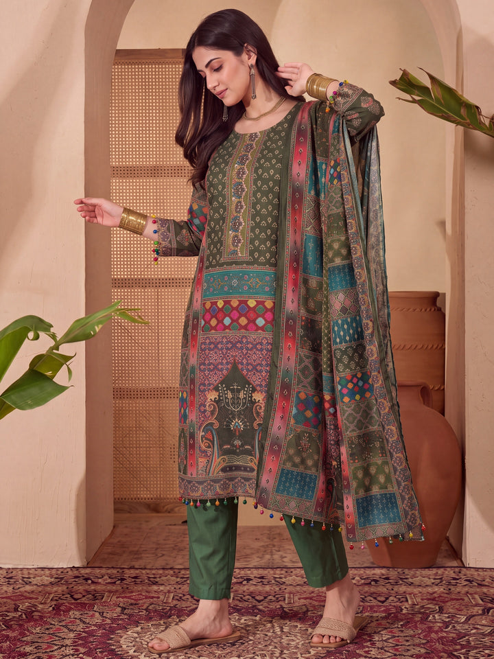 Poly Muslim Green Kurta Dupatta Pant Set