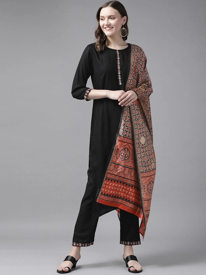 Black Solid Kurta Set with Digital Printed Dupatta-Yufta Store-9399SKDBKS