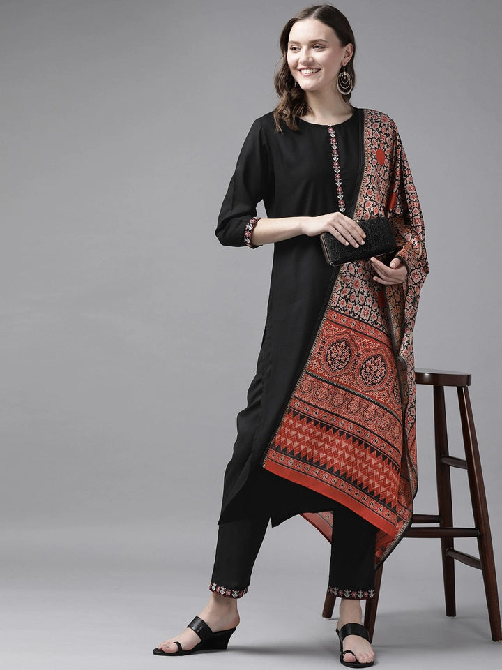 Black Solid Kurta Set with Digital Printed Dupatta-Yufta Store-9399SKDBKS