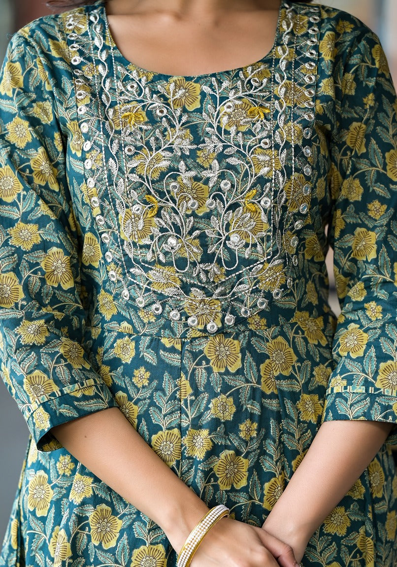 Green Floral Zari_Work Kurta Trouser With Dupatta Set-Yufta Store-1283SKDGRS