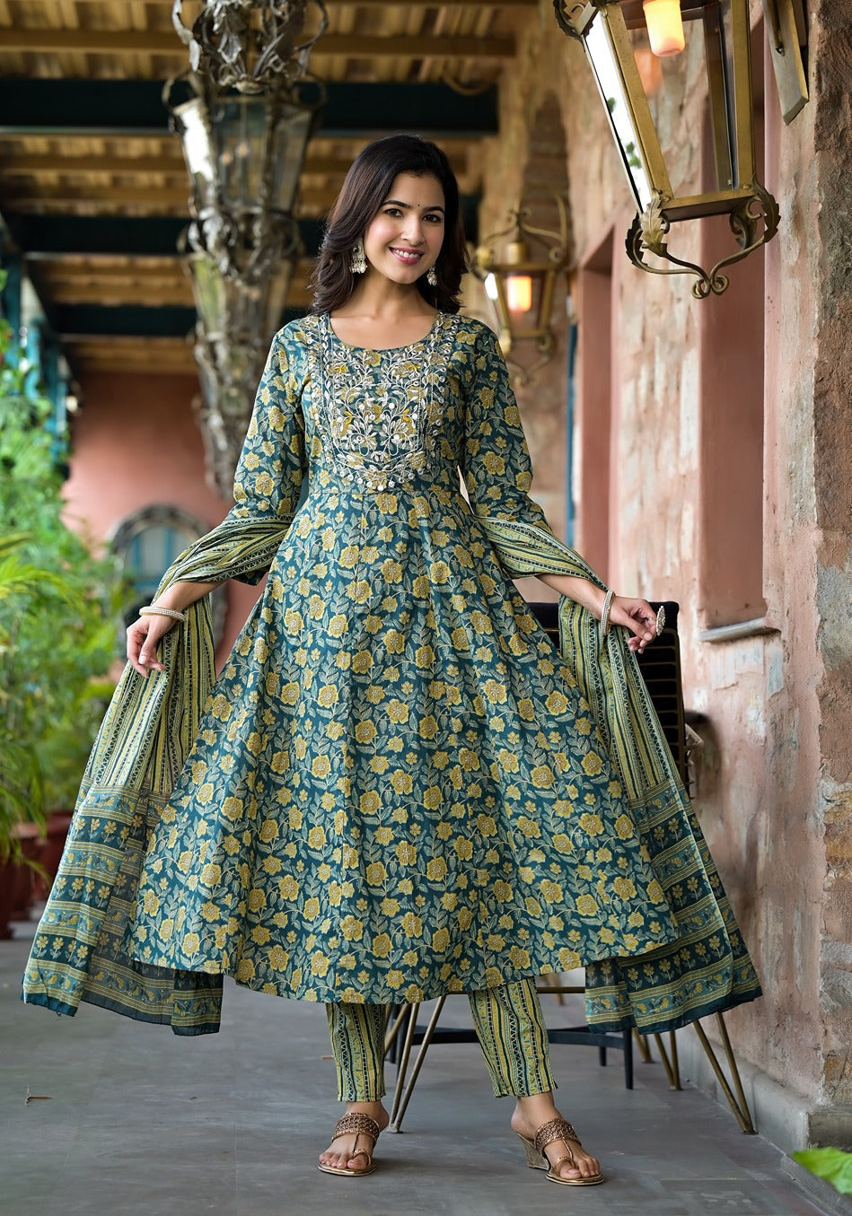 Green Floral Zari_Work Kurta Trouser With Dupatta Set-Yufta Store-1283SKDGRS