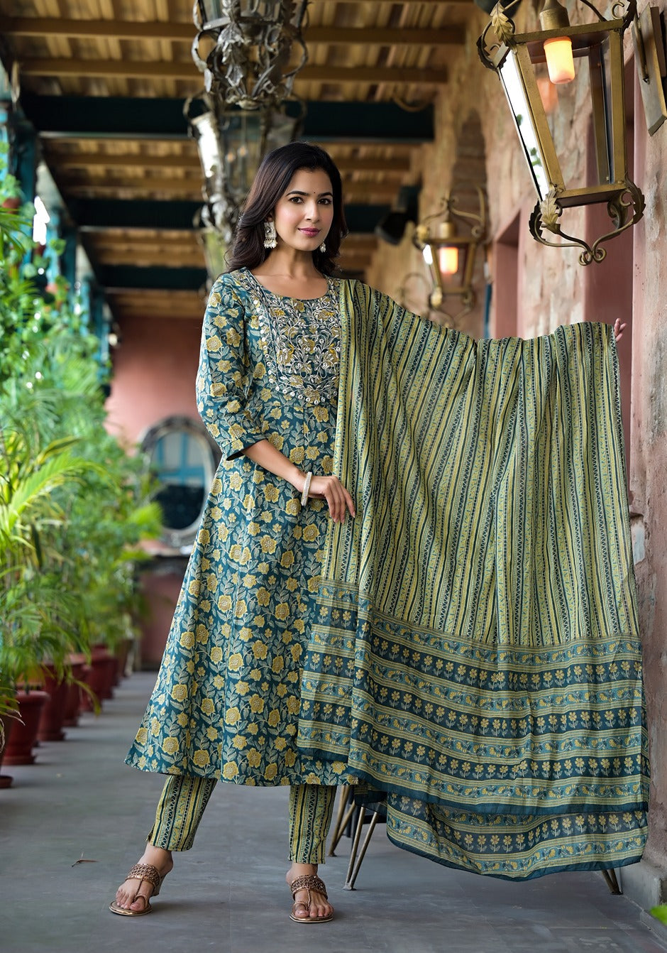 Green Floral Zari_Work Kurta Trouser With Dupatta Set-Yufta Store-1283SKDGRS