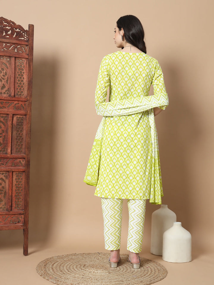 Green Floral,Piping On Yoke Straight Kurta Trouser And Dupatta Set