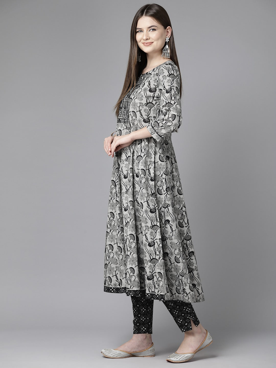 Grey Floral Printed Regular Sequined Pure Cotton Kurta with Trousers & With Dupatta-Yufta Store-1564SKDGYS