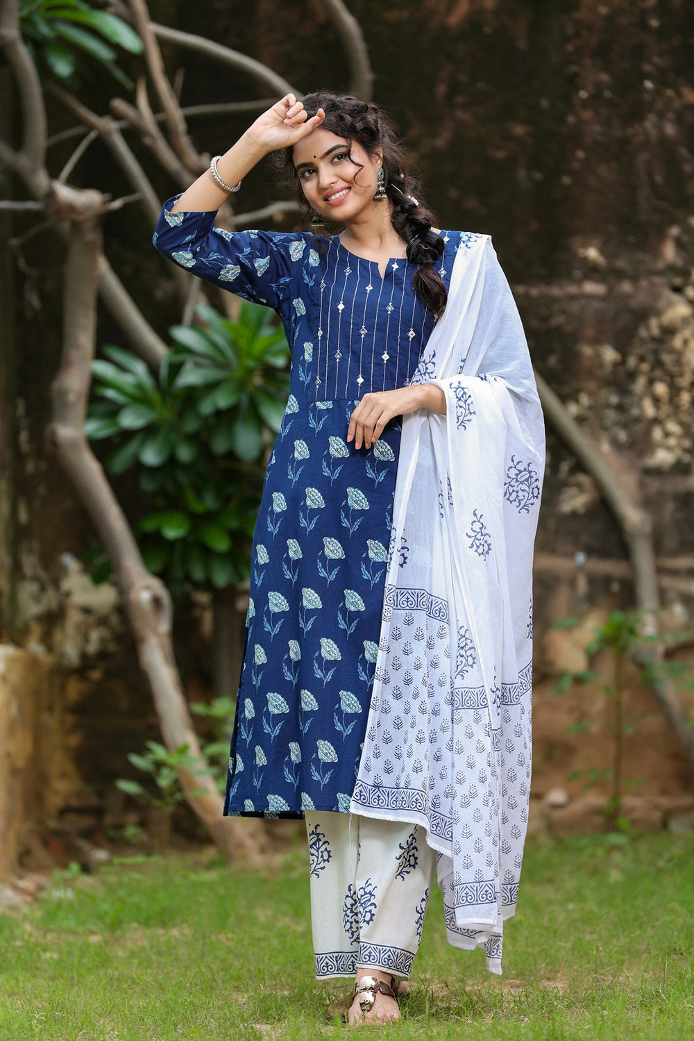 Indigo & Offwhite Handblock Printed Dupatta Set