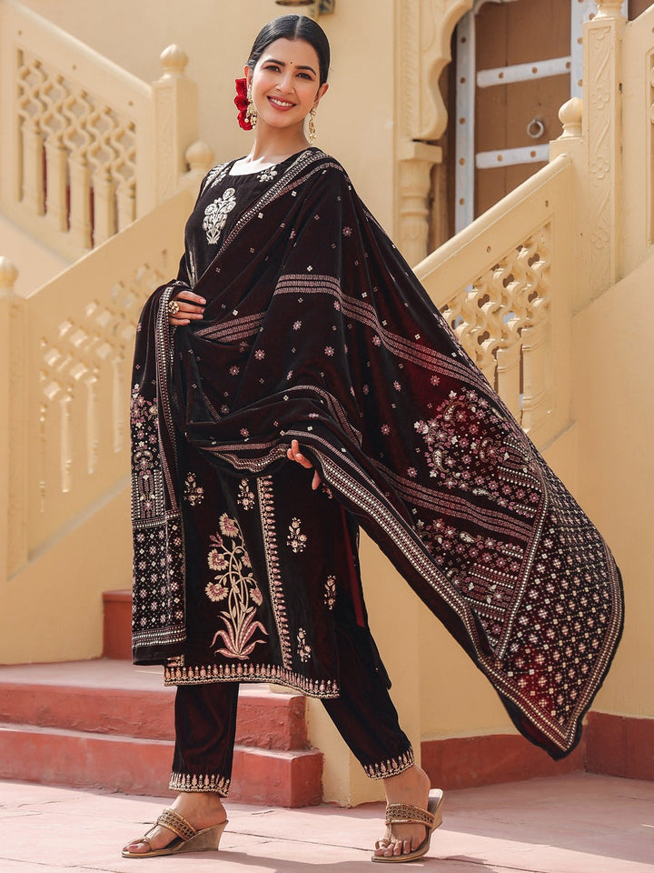 Maroon velvet kurta dupatta set-Yufta Store-1677SKDMRS