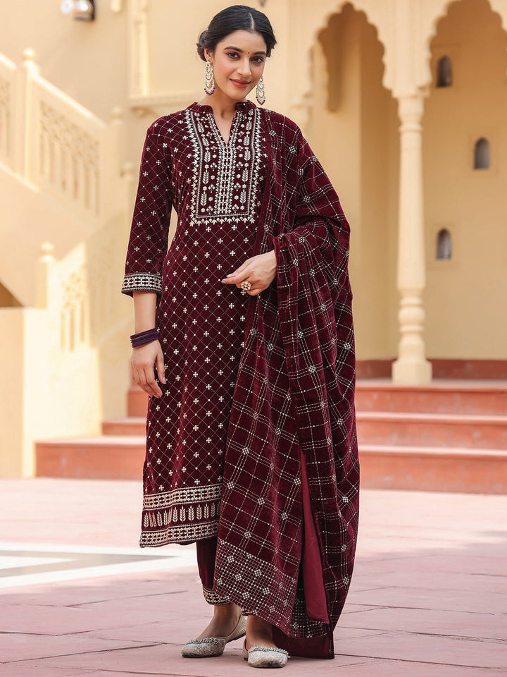 Maroon velvet kurta dupatta set-Yufta Store-1681SKDMRS