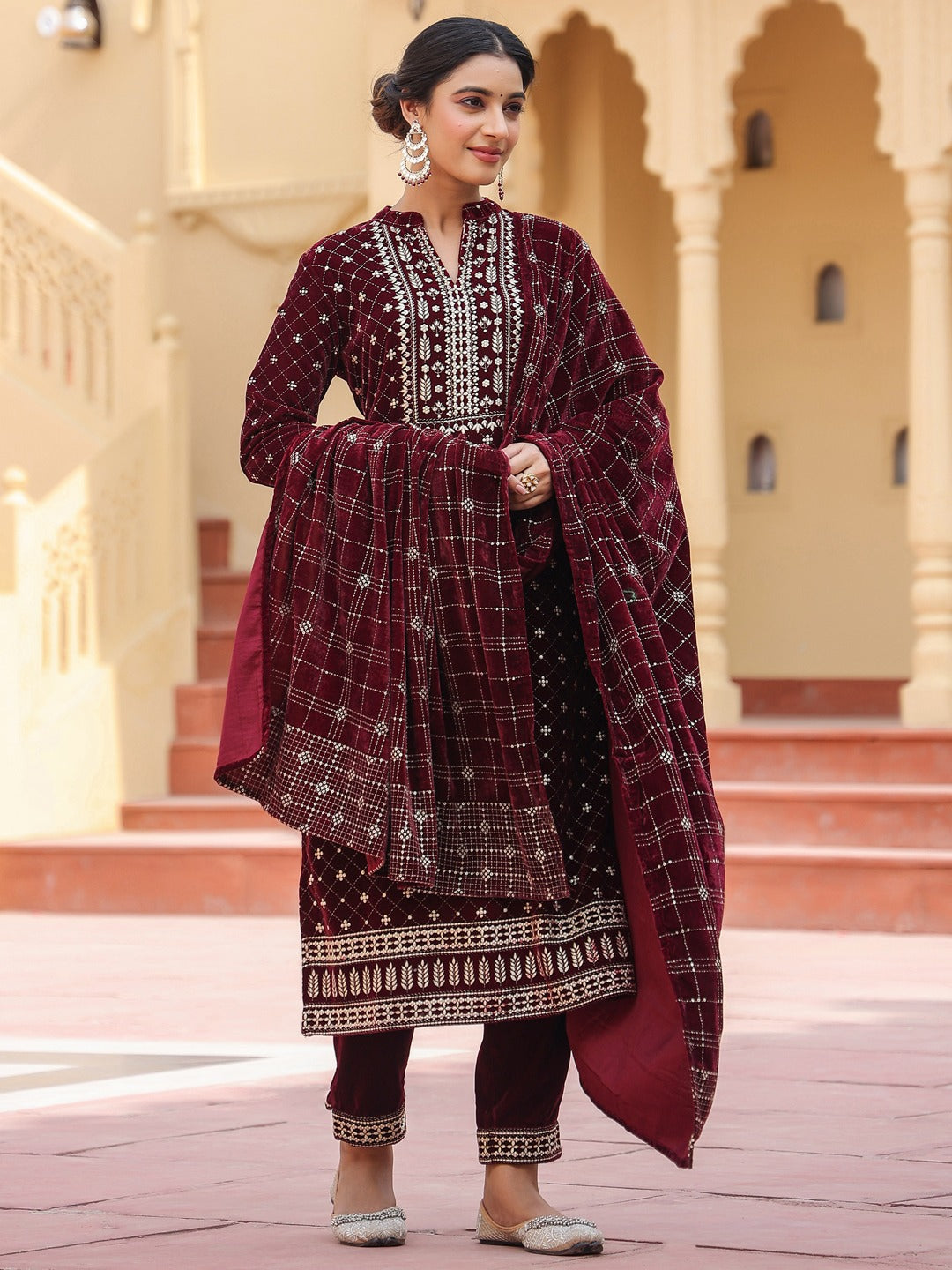 Maroon velvet kurta dupatta set-Yufta Store-1681SKDMRS