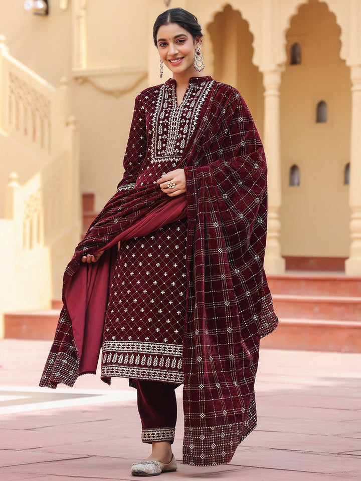 Maroon velvet kurta dupatta set-Yufta Store-1681SKDMRS