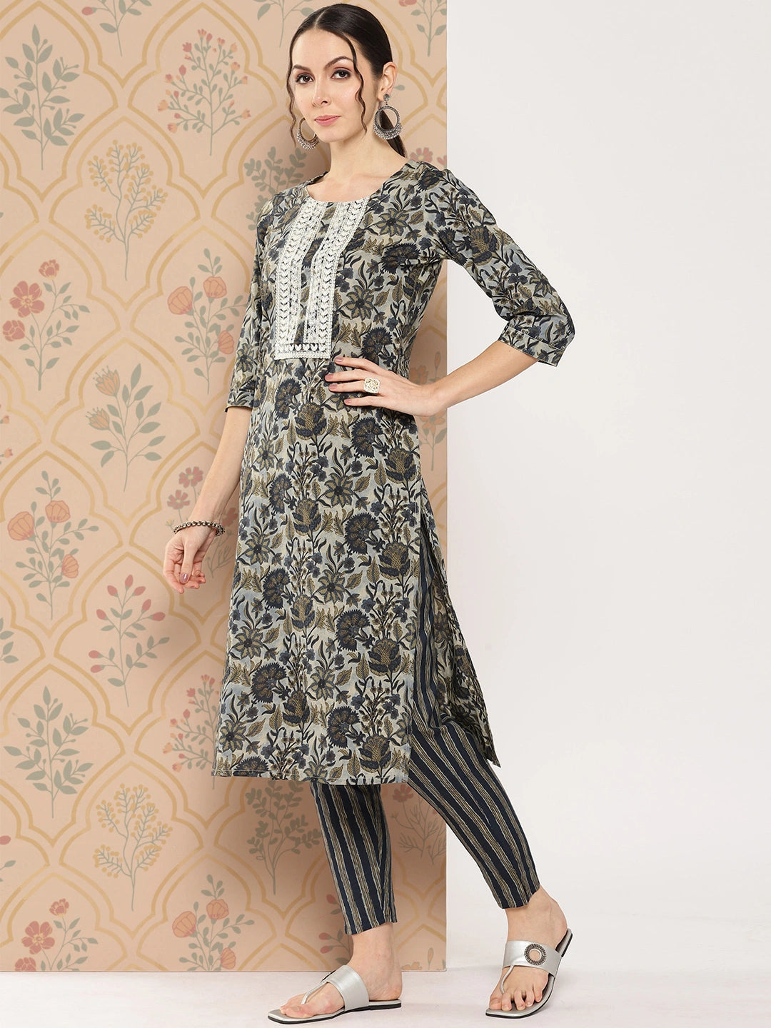 Navy blue Floral Embroidered Regular Pure Cotton Kurta with Trousers & With Dupatta Set-Yufta Store-1442SKDBLS