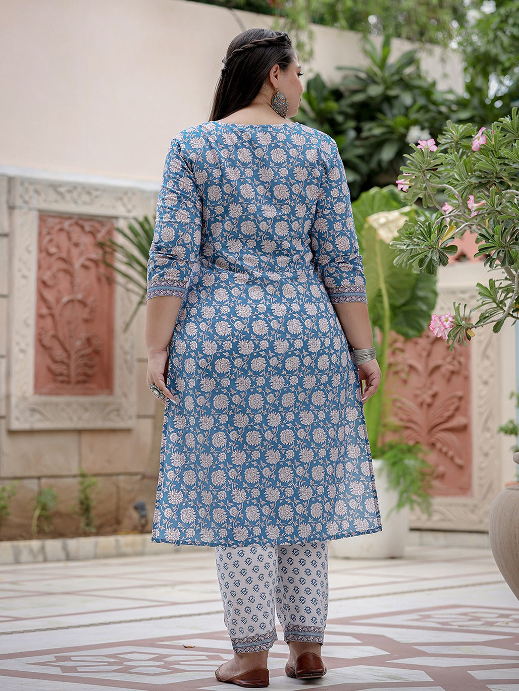 Plus Size Floral Printed Sequinned Pure Cotton Kurta & Trousers With Dupatta