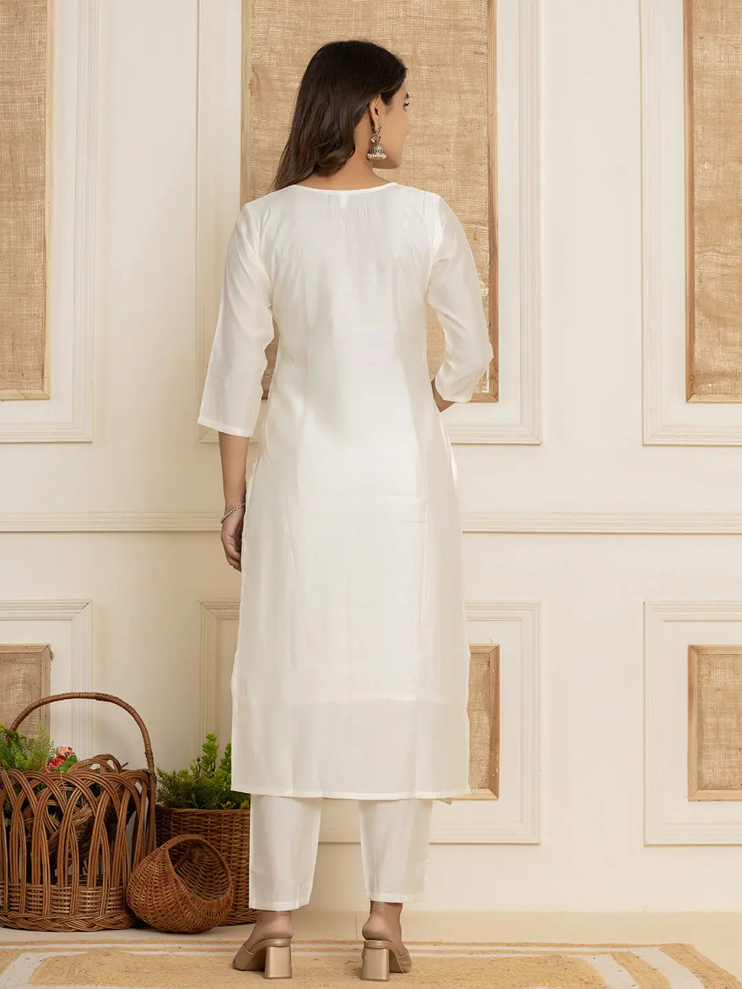White Silk Blend Thread_Work Straight Kurta And Trousers With Dupatta Set