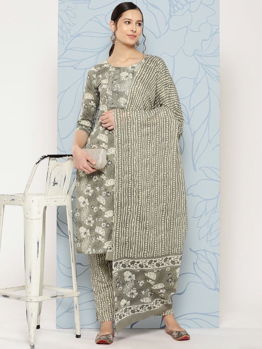 Women Floral Embroidered Sequinned Pure Cotton Kurta with Trousers & With Dupatta
