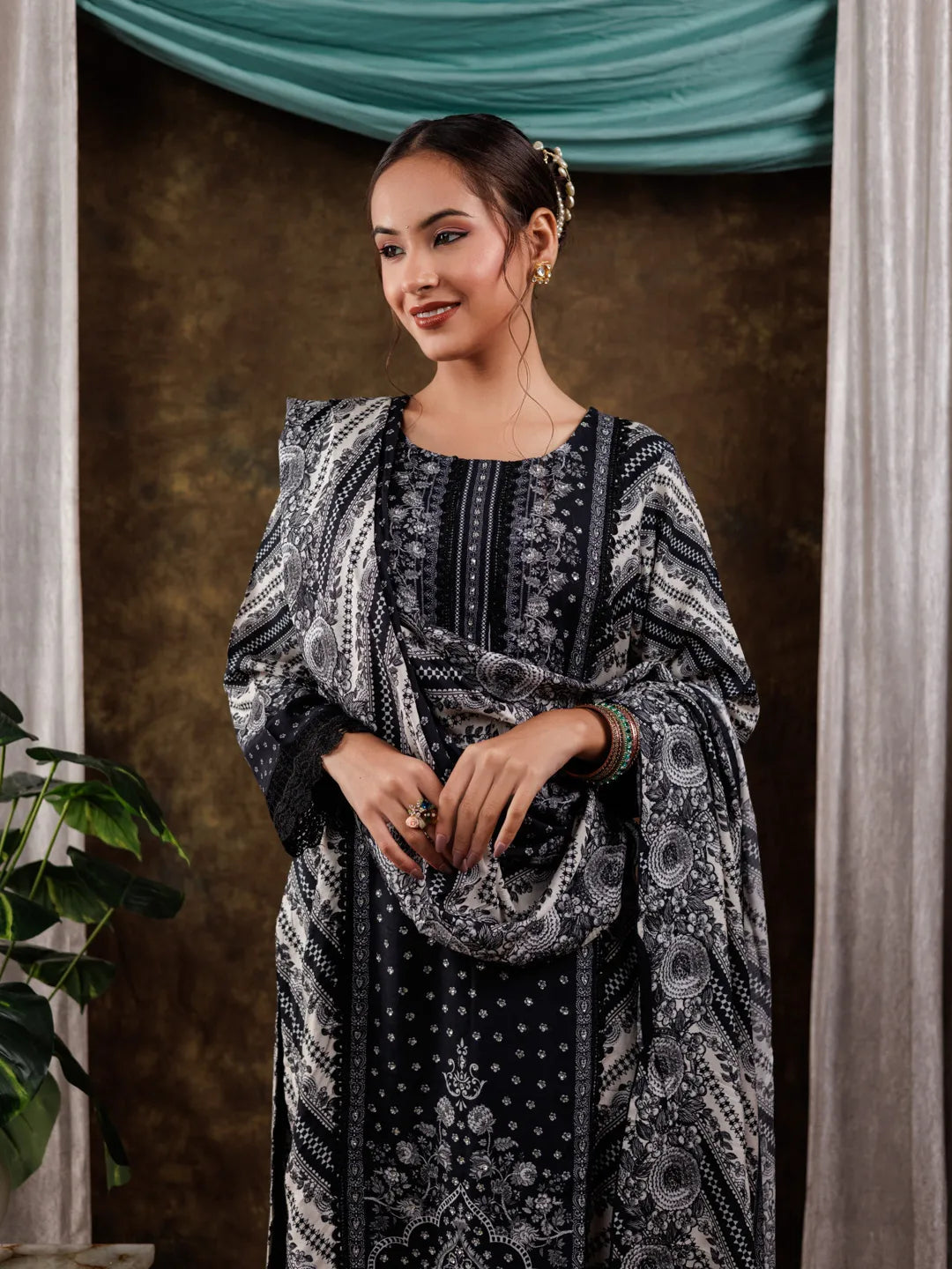 Black Hand_Embroidery Silk Straight Kurta And Trouser With Dupatta Set-Yufta Store-7068SKDBKS