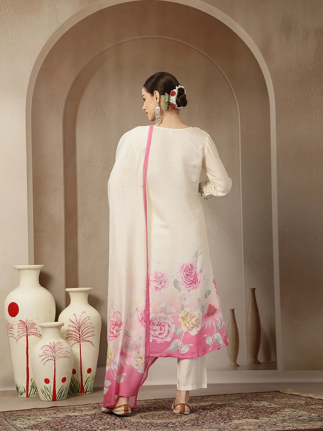 Cream And Pink Chanderi Silk Embroidery Straight Kurta Trouser Dupatta Se