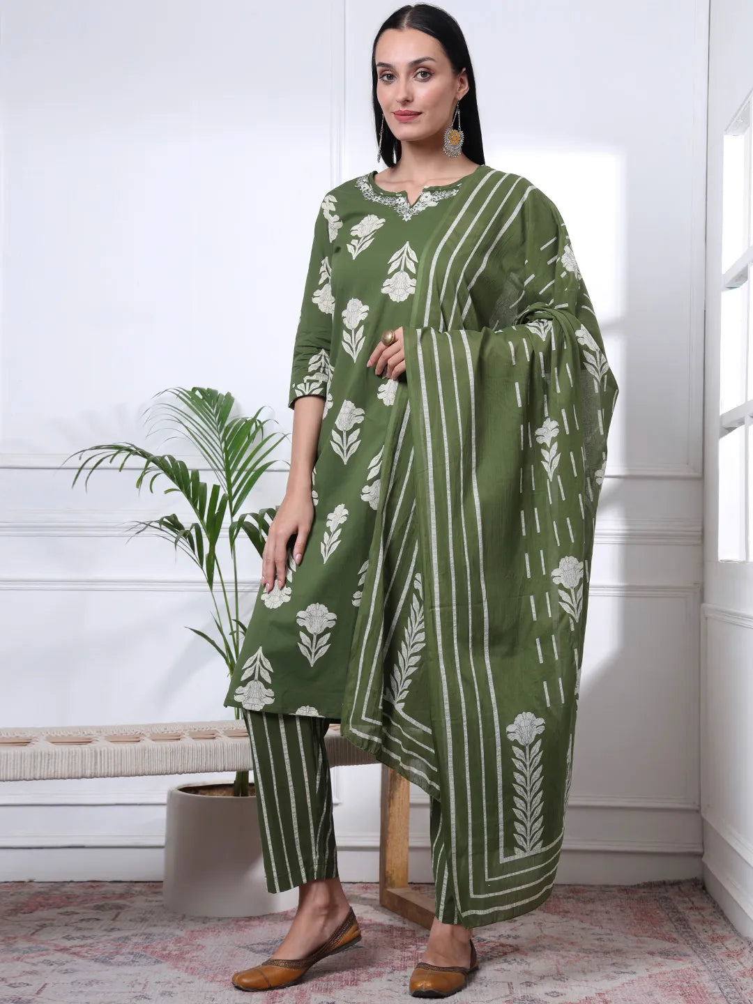 Green Pure Cotton Floral Thread Work Kurta Dupatta Pant Set