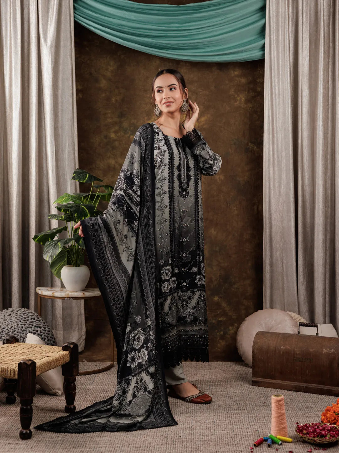 Grey Hand_Embroidery Silk Straight Kurta And Trouser With Dupatta Set-Yufta Store-7069SKDGYS