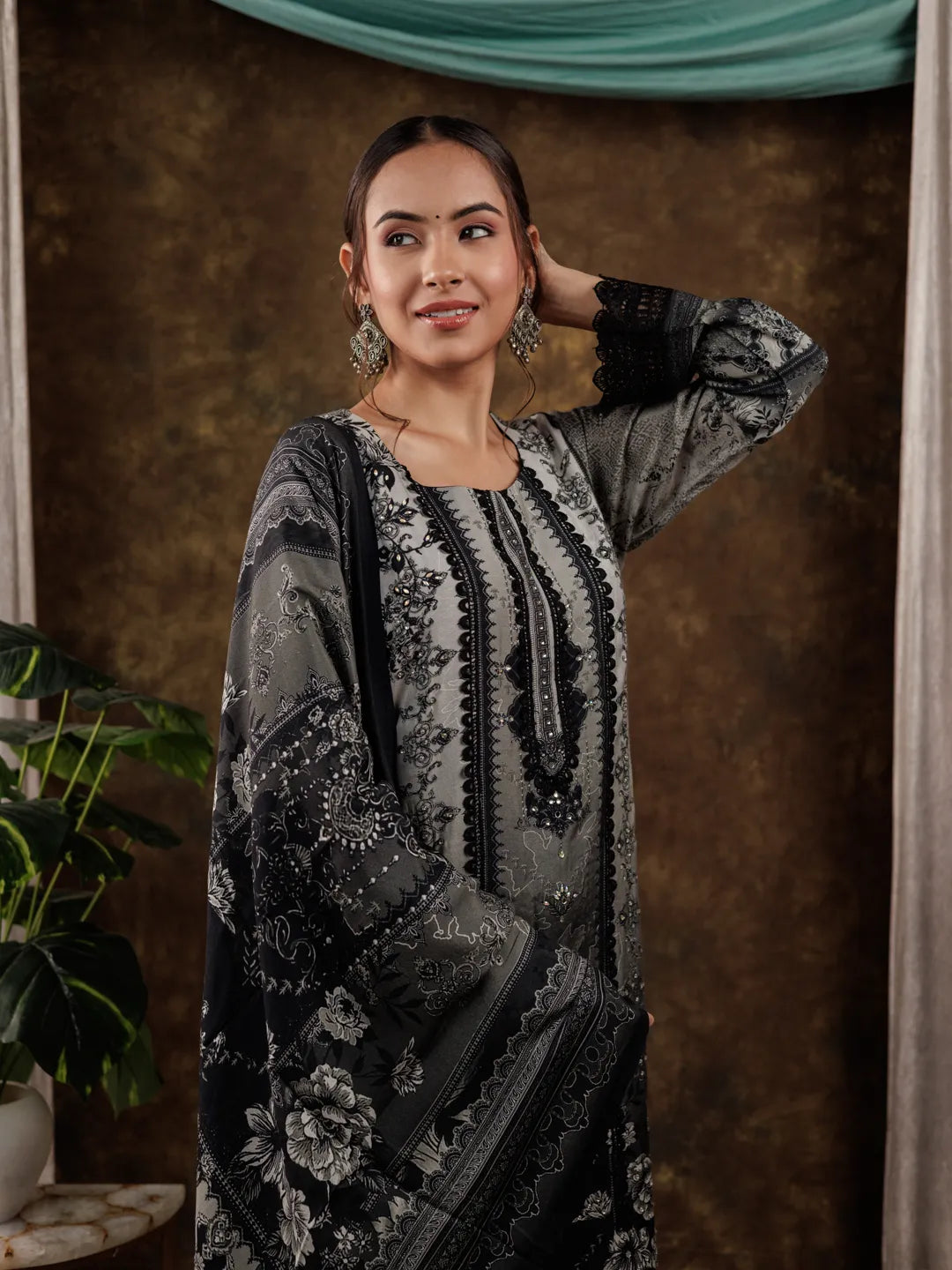 Grey Hand_Embroidery Silk Straight Kurta And Trouser With Dupatta Set-Yufta Store-7069SKDGYS