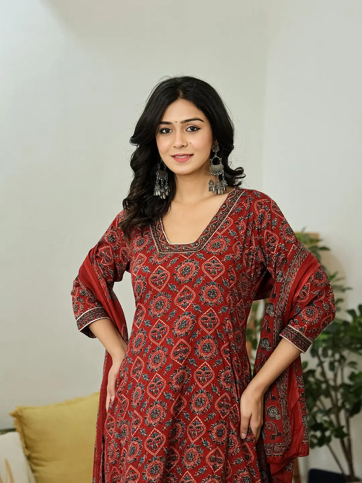 Maroon Ethnic Motifs A-Line Kurta Trouser Dupatta Set With Bucket Neck-Yufta Store-6273SKDMRM