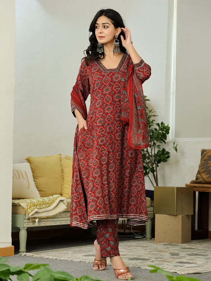 Maroon Ethnic Motifs A-Line Kurta Trouser Dupatta Set With Bucket Neck-Yufta Store-6273SKDMRM