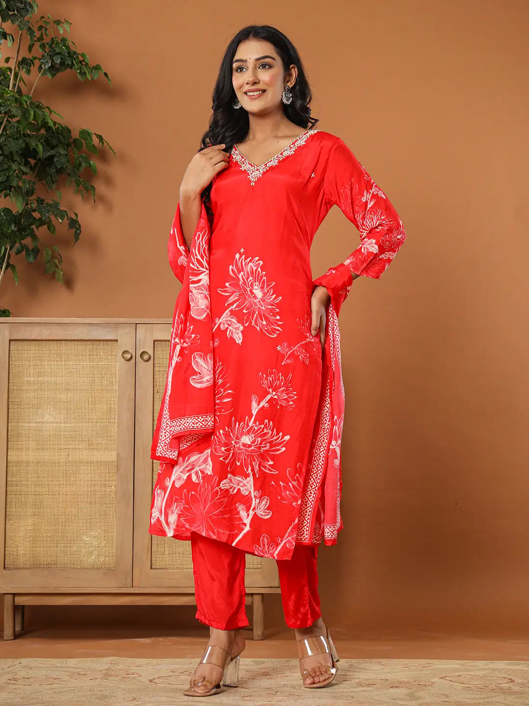 Muslin Red Hand_Embroidery Kurta Dupatta Pant Set-Yufta Store-6074SKDRDS