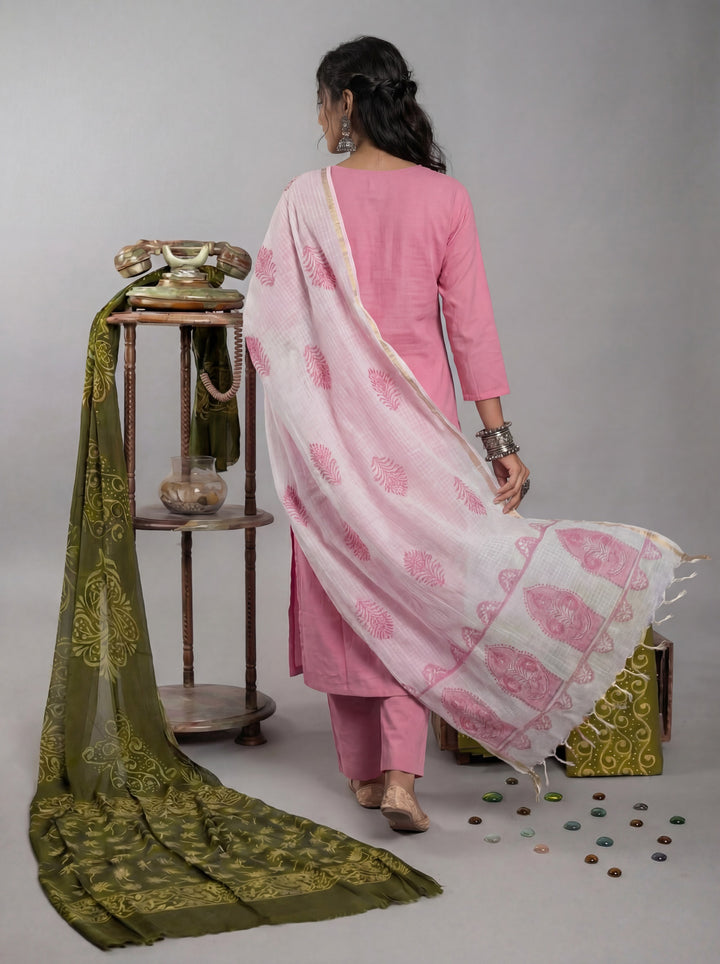 Peach Silk Blend Straight Kurta Pant With Handblock Print Kota Doriya Dupatta Set