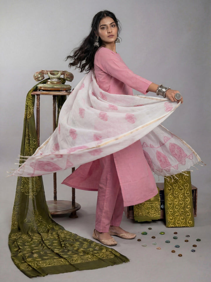 Peach Silk Blend Straight Kurta Pant With Handblock Print Kota Doriya Dupatta Set