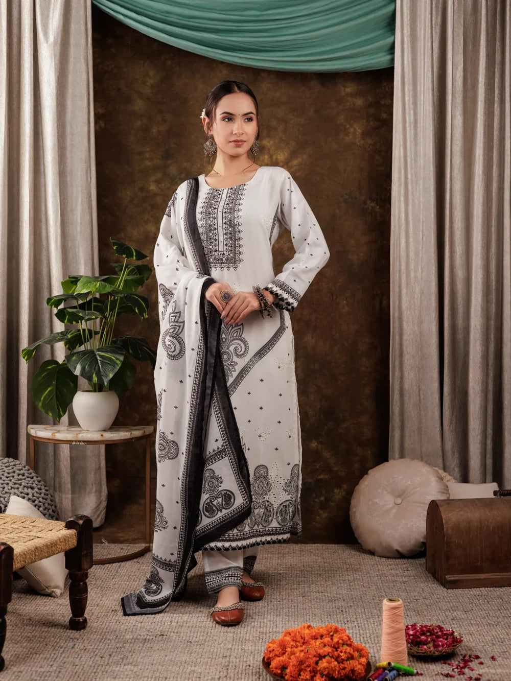 White Cotton Paisley Straight Kurta Dupatta Pant Set-Yufta Store-7084SKDWHS